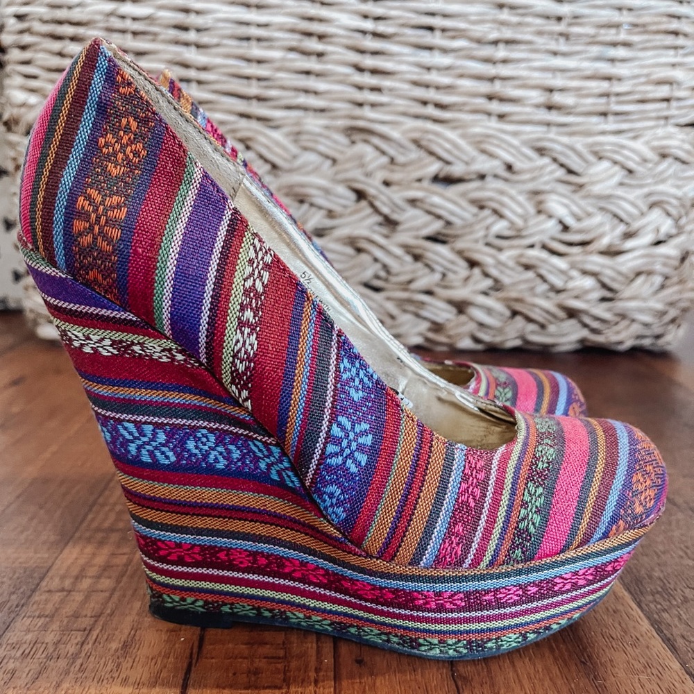 MOSSIMO BOHO PUMP WEDGES